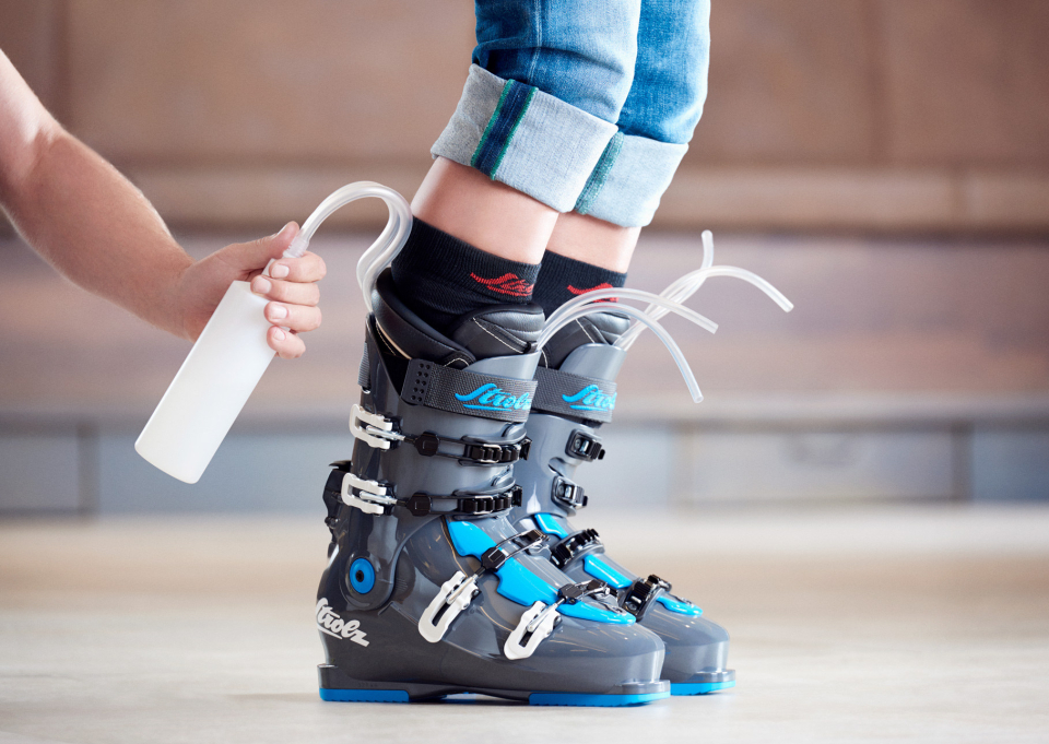 Strolz Skischuh wird angepasst